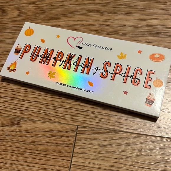 Mocha Cosmetics Pumpkin Spice eyeshadow palette - Picture 3 of 4